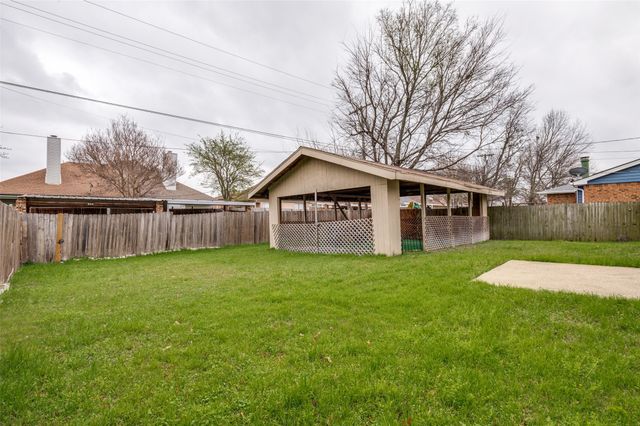 2922 E Pepperidge Drive, Lancaster, TX 75134