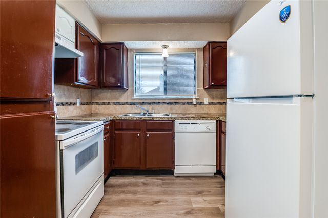 2922 E Pepperidge Drive, Lancaster, TX 75134