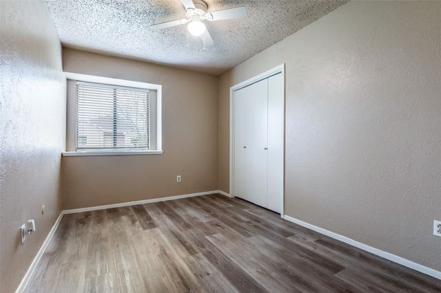 2922 E Pepperidge Drive, Lancaster, TX 75134