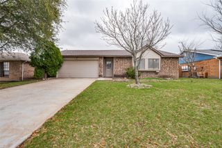 2922 E Pepperidge Drive, Lancaster, TX 75134