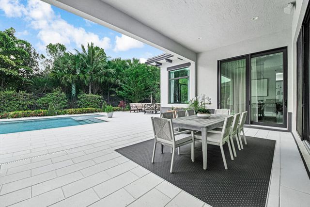 9228 Coral Isles Circle, Palm Beach Gardens, FL 33412