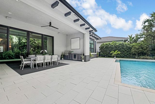 9228 Coral Isles Circle, Palm Beach Gardens, FL 33412
