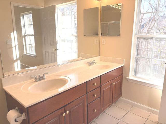 1206 Eaton Court 1206, Danbury, CT 06811