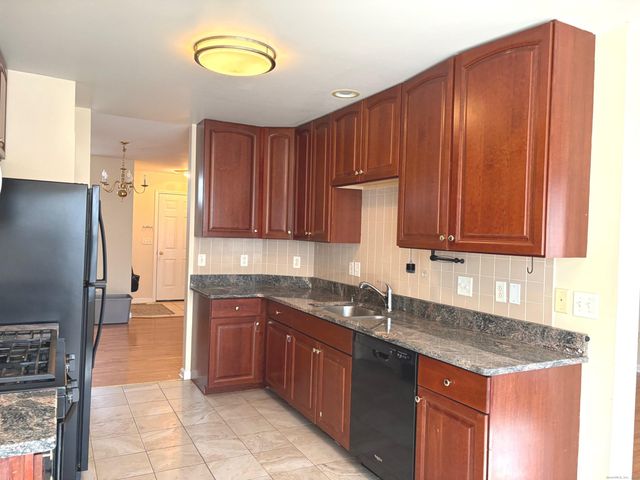 1206 Eaton Court 1206, Danbury, CT 06811