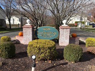 1206 Eaton Court 1206, Danbury, CT 06811