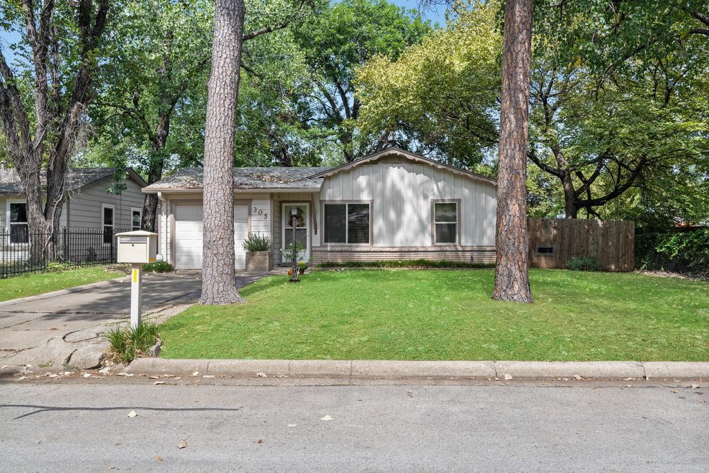 305 Dee Lane, Arlington, TX 76011