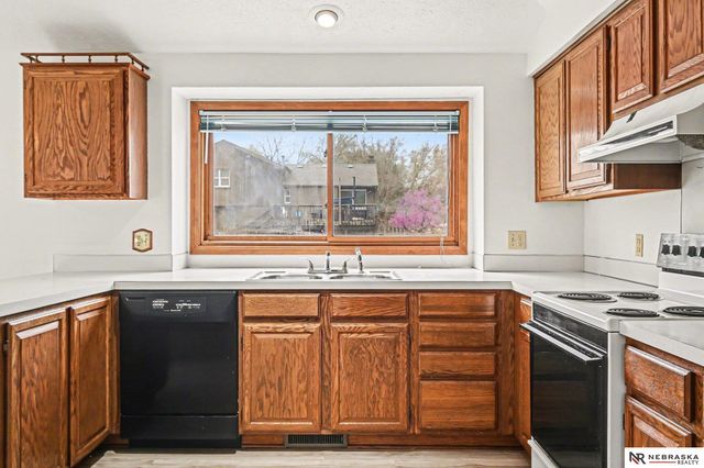 11329 Hartman Circle, Omaha, NE 68164