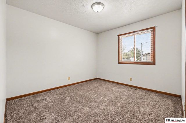 11329 Hartman Circle, Omaha, NE 68164