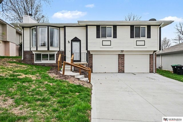 11329 Hartman Circle, Omaha, NE 68164