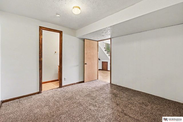 11329 Hartman Circle, Omaha, NE 68164