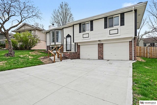 11329 Hartman Circle, Omaha, NE 68164