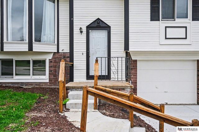 11329 Hartman Circle, Omaha, NE 68164