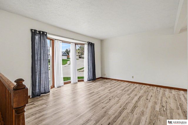 11329 Hartman Circle, Omaha, NE 68164