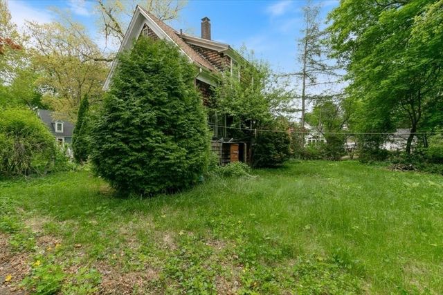 42 Maple Street, Hamilton, MA 01982