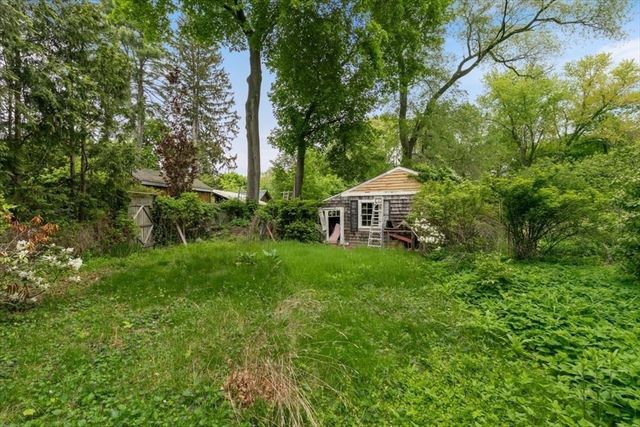42 Maple Street, Hamilton, MA 01982