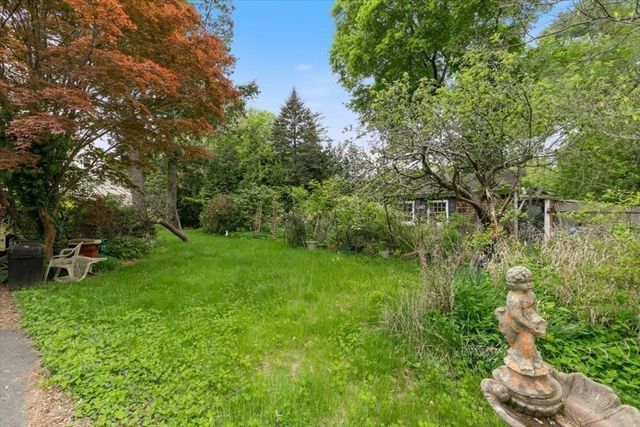 42 Maple Street, Hamilton, MA 01982