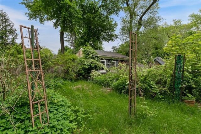 42 Maple Street, Hamilton, MA 01982