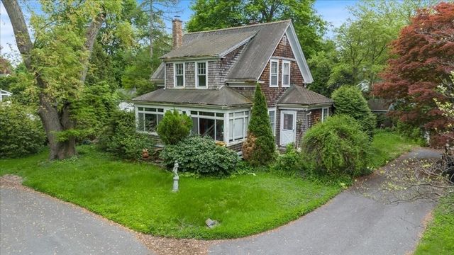 42 Maple Street, Hamilton, MA 01982