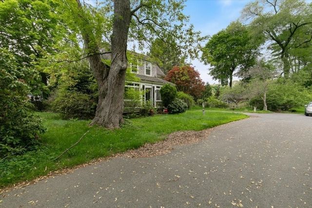 42 Maple Street, Hamilton, MA 01982
