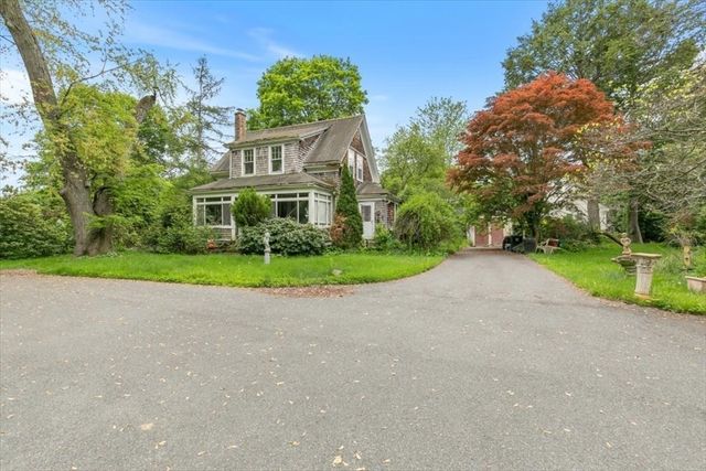 42 Maple Street, Hamilton, MA 01982