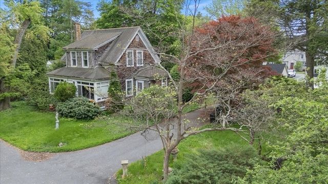 42 Maple Street, Hamilton, MA 01982