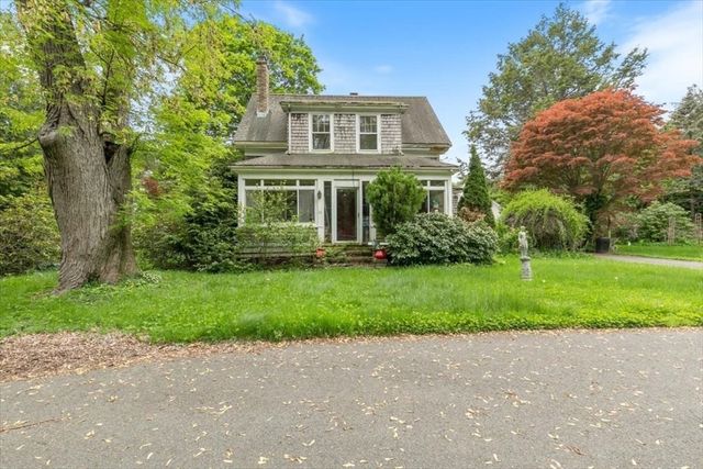 42 Maple Street, Hamilton, MA 01982