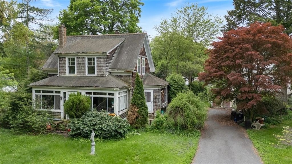 42 Maple Street, Hamilton, MA 01982
