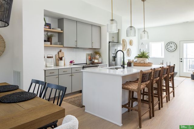 5321 Elmwood Plaza, Omaha, NE 68106