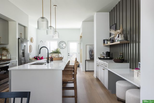 5321 Elmwood Plaza, Omaha, NE 68106