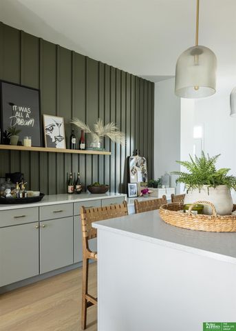 5321 Elmwood Plaza, Omaha, NE 68106