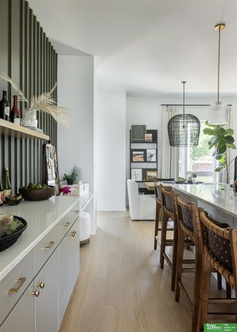 5321 Elmwood Plaza, Omaha, NE 68106