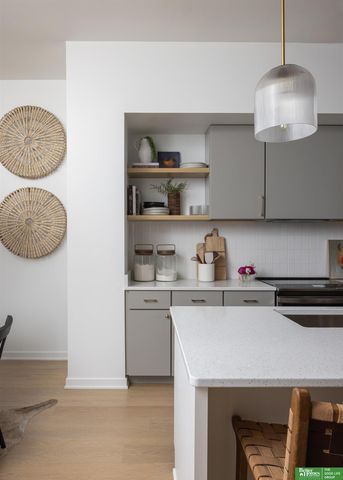 5321 Elmwood Plaza, Omaha, NE 68106