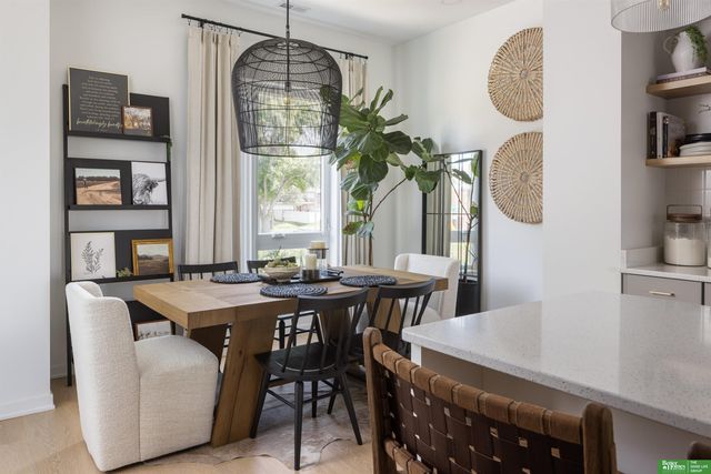 5321 Elmwood Plaza, Omaha, NE 68106