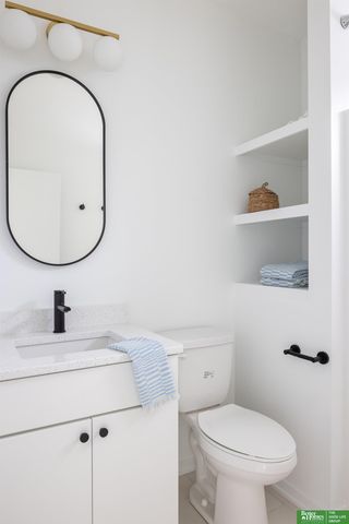 5321 Elmwood Plaza, Omaha, NE 68106