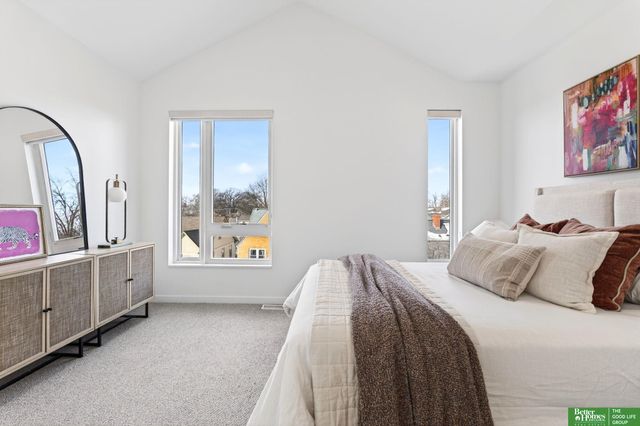 5321 Elmwood Plaza, Omaha, NE 68106