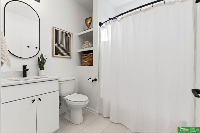 5321 Elmwood Plaza, Omaha, NE 68106