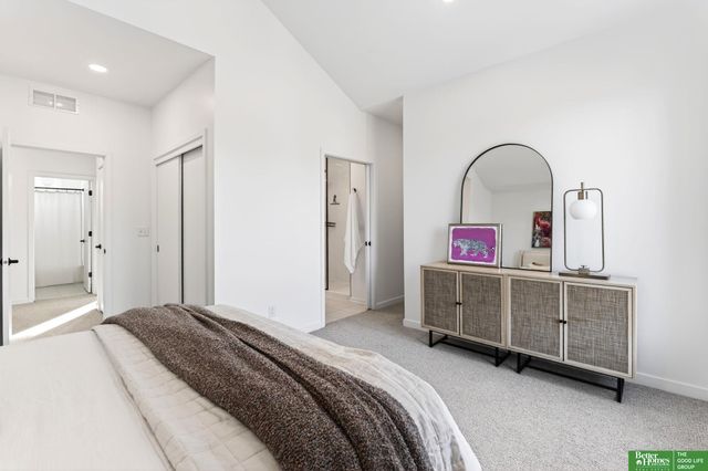 5321 Elmwood Plaza, Omaha, NE 68106