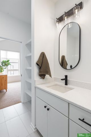 5321 Elmwood Plaza, Omaha, NE 68106