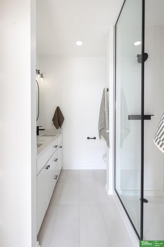 5321 Elmwood Plaza, Omaha, NE 68106