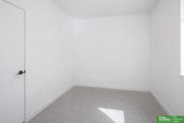 5321 Elmwood Plaza, Omaha, NE 68106