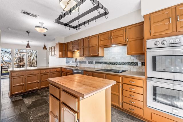 4 Hearthside Drive, Little Rock, AR 72207