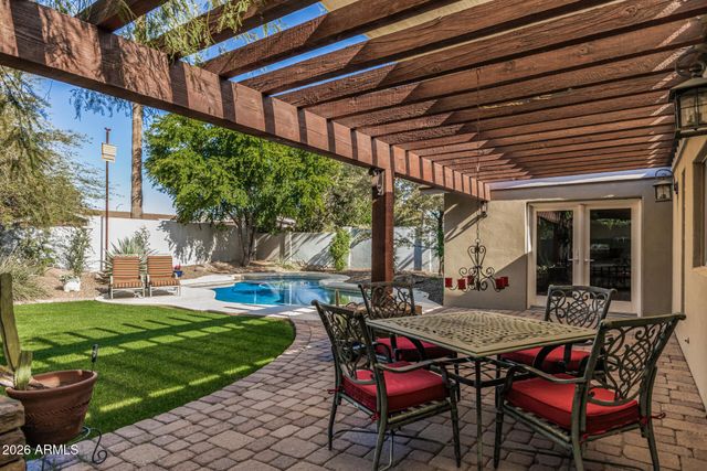 142 E VOLTAIRE Avenue, Phoenix, AZ 85022