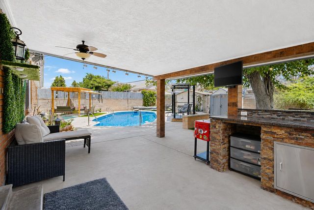 3720 General Stilwell Street NE, Albuquerque, NM 87111