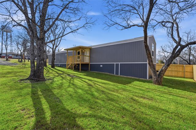 618 E 6th Street A, Blum, TX 76627