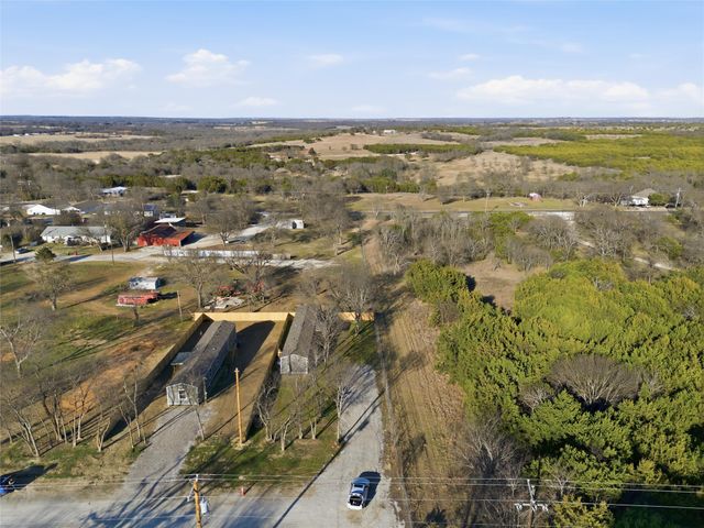 618 E 6th Street A, Blum, TX 76627