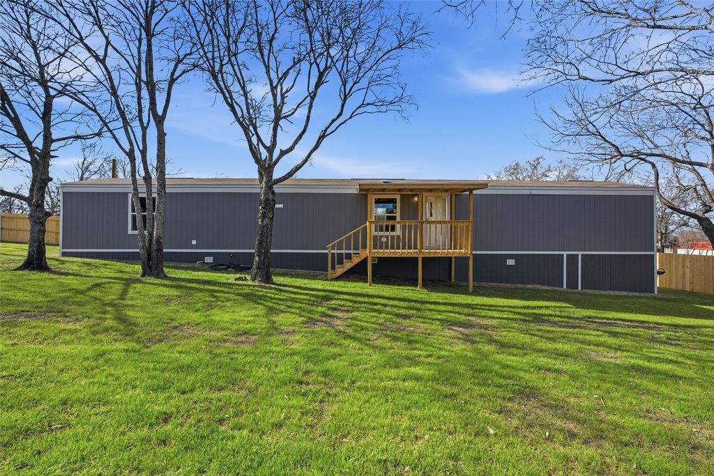 618 E 6th Street A, Blum, TX 76627