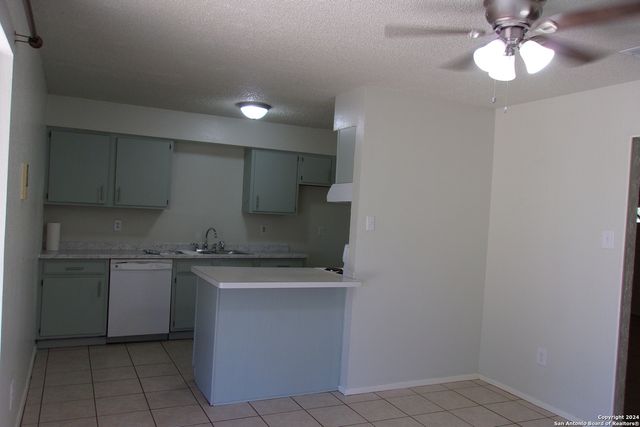 608 VAL VERDE DR, Pleasanton, TX 78064