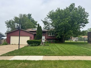 114 W Hawthorne Boulevard, Mundelein, IL 60060
