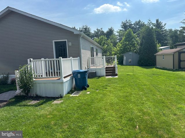 2 ELM CIR, Quakertown, PA 18951