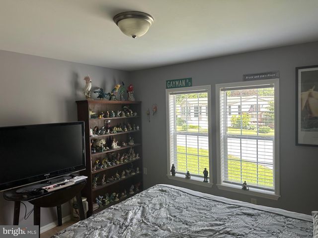 2 ELM CIR, Quakertown, PA 18951